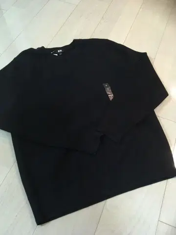 새상품 유니클로 워셔블 스트레치 밀라노 리브 크루넥 스웨터