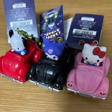 산리오 포차코 자동차 모양 라이트 키링