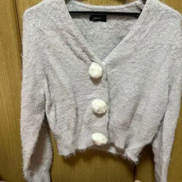 에블린 폼폼 장식 샤기 가디건 아이스 블루