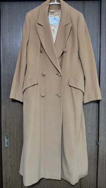 아쿠아 스큐텀 울 코트