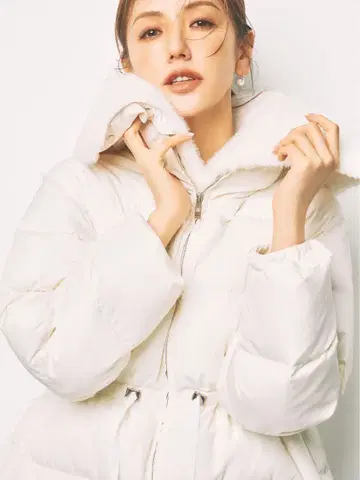 CELFORD 퍼 카라 부착 퀼팅 숏코트