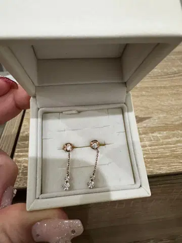 4C 다이아몬드 귀걸이 로즈 골드