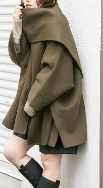 KBF 스톨 망토 리버 코트