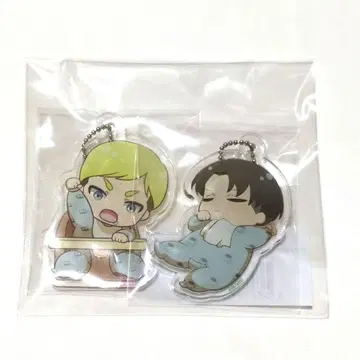 엘빈 리바이 진격의 거인 아크릴 키링 아기