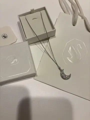SWAROVSKI 달 목걸이