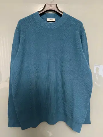 COS 하찌 니트 스웨터