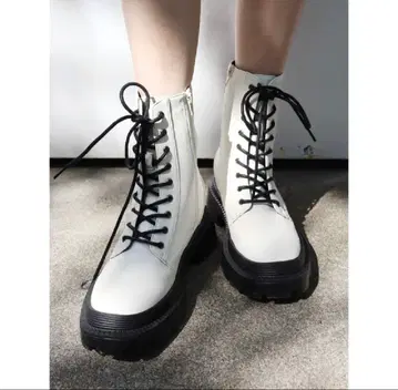 화이트 레이스업 부츠 사이드 지퍼