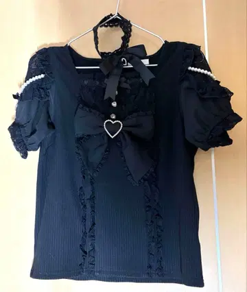 LIZLISA 리즈리사 크로스 레이스 리본 컷 반팔 상의 블랙