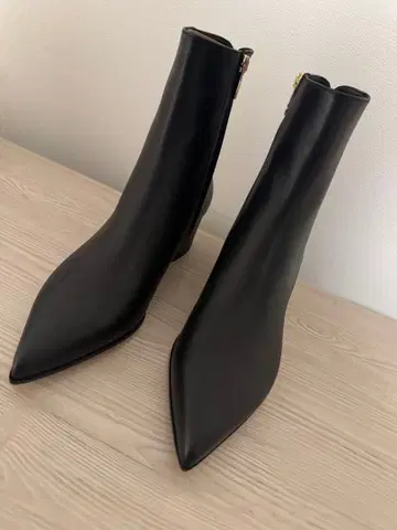[ 미사용 새상품 ] 블랙 스틸레토 부츠