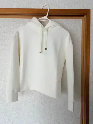 미사용 새상품 Anne Coquine 화이트 후드티와 스커트 세트
