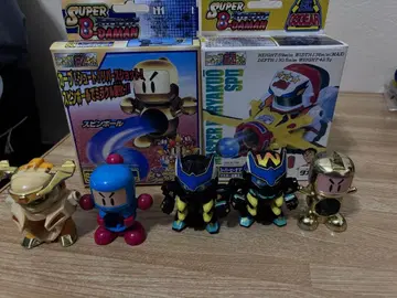 비다맨 모델 세트. 미개봉 박스 2개와 사용한 모델 몇 개가 포함됩니다.