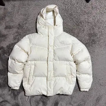 화이트 다운 자켓 후드 부착