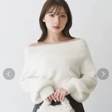 머큐리듀오 미니 샤기 오프숄더 니트 화이트 아이보리