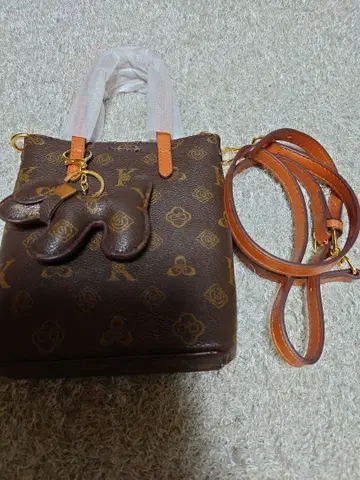 브라운 로고 프린트 숄더백