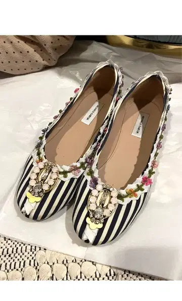 MONICA GRACIA 으르렁거리는 귀여움 플랫슈즈