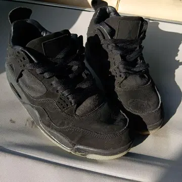 블랙 스웨이드 스니커즈