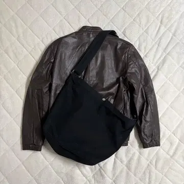 새상품급 숄더백 내부 포켓 부착