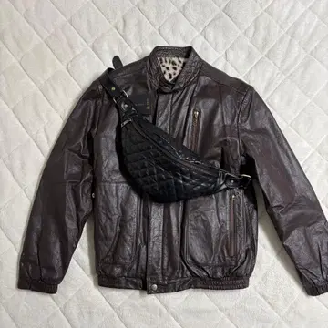 새상품급 가죽 퀼팅 바디백