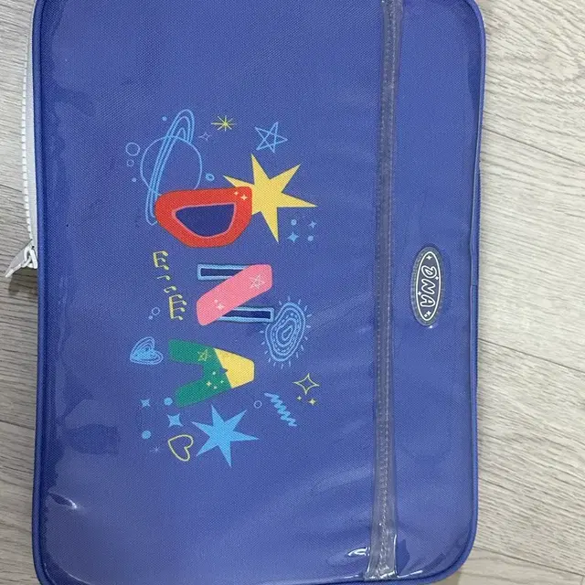 BTS 태블릿 보관함