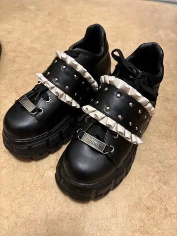 pium 프릴 벨트 볼륨 스니커즈 블랙 x 핑크 L 사이즈