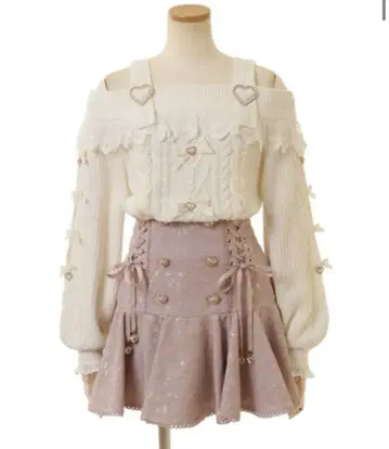 하트 버클 프릴 오프숄더 니트 화이트 LIZLISA