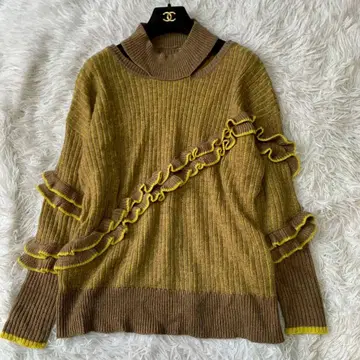 Eimee Law 랜덤 프릴 넥 슬릿 니트