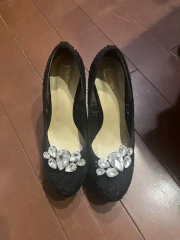 비쥬 장식 블랙 레이스 하이힐 화이트 레이스 하이힐 22.5cm