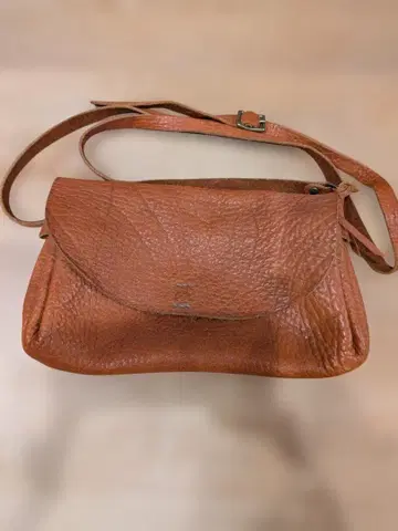 브라운 가죽 숄더백