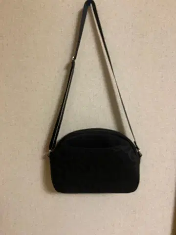 MARY QUANT 데이지 랜덤 퀼트 숄더 (블랙)