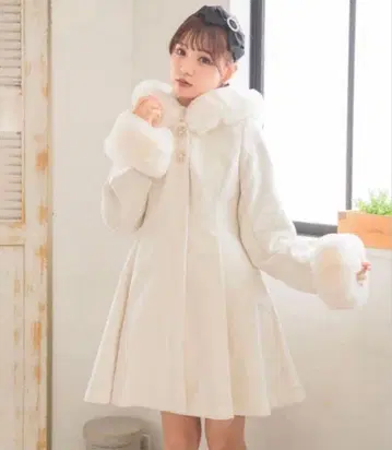 백리본 후디 코트 로지타 화이트