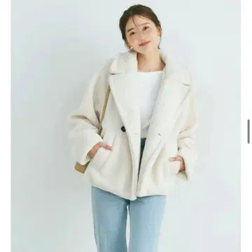 베이스먼트 온라인 보아 숏 코트 화이트