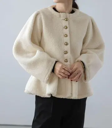 에메리 페플럼 보아 자켓 아이보리 L