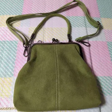 [미사용 새상품] 그린 스웨이드 가마구치 숄더백