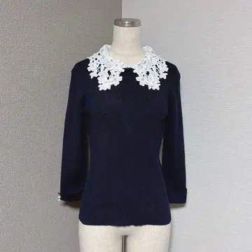 토코 클로젯 럭스 꽃무늬 펄 탈부착 카라 리브 니트 네이비