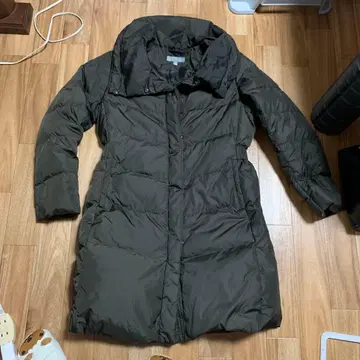 UNIQLO 다크 브라운 다운 자켓 후드 부착