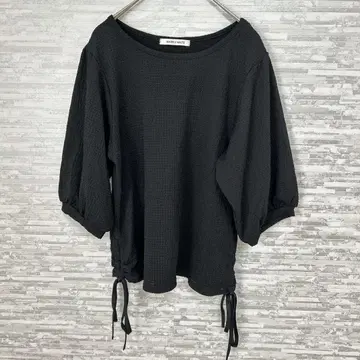 마블왈츠 블랙 리본 포함 7부 소매 티셔츠 캐주얼 심플 블랙