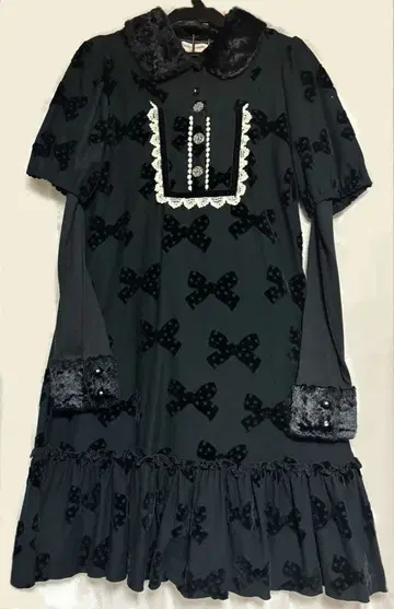 에밀리 템플큐트의 원피스 & 티셔츠 세트