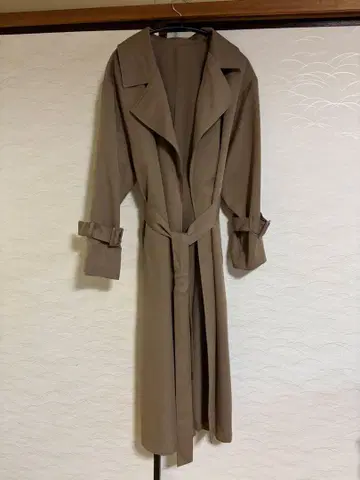 베이지 트렌치코트 허리 벨트 포함