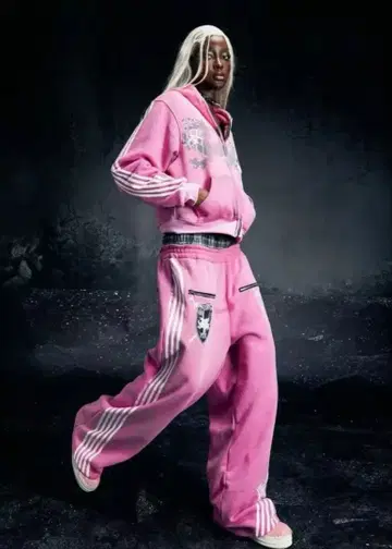 짧은 기장 핑크 지퍼 후드티 맨투맨 셋업 해외 노브랜드