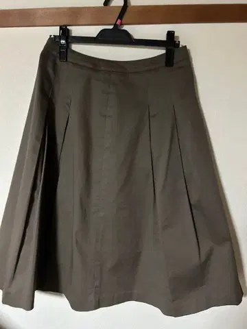 Yorkland 카키 플레어 스커트 무릎 기장