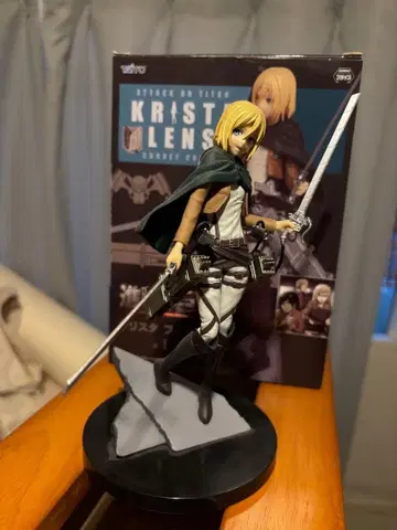 진격의 거인 크리스타 피규어