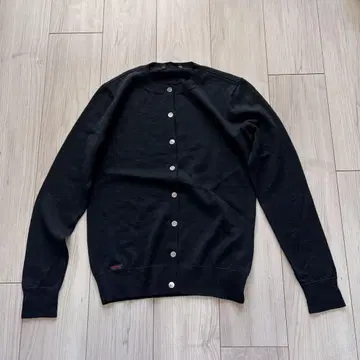 마드모아젤 논논 울 100% 크루넥 가디건 블랙