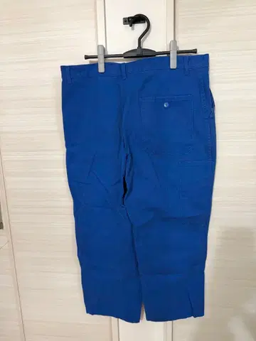 파란색 워크 팬츠 사이드 포켓 포함
