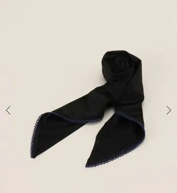 새상품 메종 드 릴리스 삼각 스카프 실크