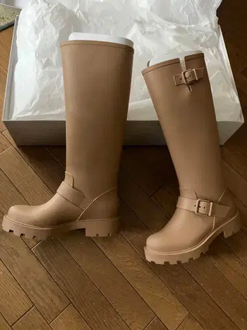 지미추 베이지 레인부츠