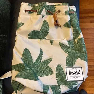 Herschel 잎 패턴 백팩