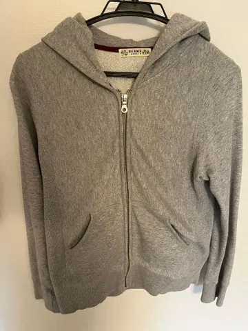 BEAMS 그레이 후드 부착 후드티