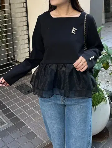 새상품 prose verse 밑단 도트 볼륨 프릴 상의