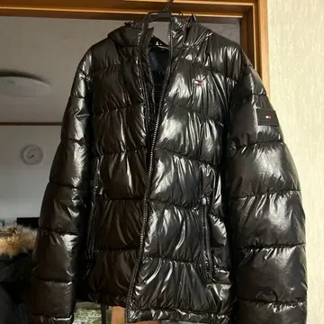 TOMMY HILFIGER 블랙 다운 자켓