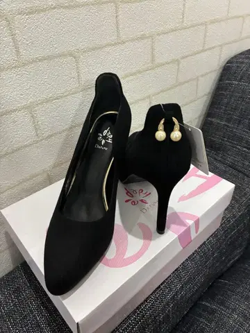 다이애나 블랙 하이힐 펌프스